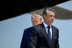 یاوه گویی مکرر وزیر جنگ متخاصم آمریکا: ایران دیگر نیروی دریایی و هوایی ندارد/ کنترل تنگه هرمز در دست ماست! + فیلم