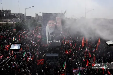 قاب میلیونی تشییع پیکر رهبر شهید انقلاب/ این تشییع نشان داد که عزت دست خداست + فیلم