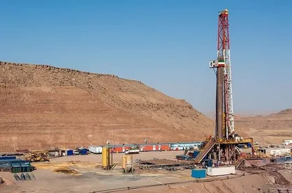 آغاز عملیات اجرایی قطعه دوم توسعه میدان نفتی آذر