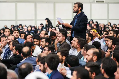 مشارکت در انتخابات آری، در اداره کشور نه / از دغدغه رهبری تا نگرانی دانشجویان