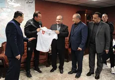 ویلموتس، سوغات سلطانی‌فر از مرکز فرهنگی ایران و هلند / «ریگی‌های» خیابان سئول کی دستگیر می‌شوند؟