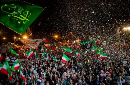 &laquo;خدایا، مرا با این مردم محشور کن&raquo;؛ امت احمد (ص) در میدان ولیعصر تهران، میثاقی تازه با آل محمد (ص) + فیلم