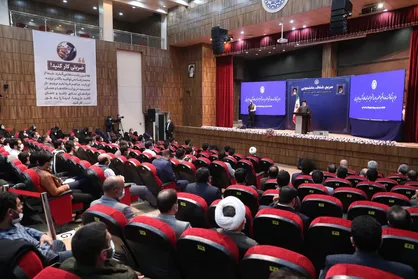 نماینده تشکل&zwnj;های جهادی: محرومیت&zwnj;زدایی از درون توئیتر اتفاق نمی&zwnj;افتد / ما از مسئولان انتظار اقدام جهادی داریم نه سخنرانی جهادی