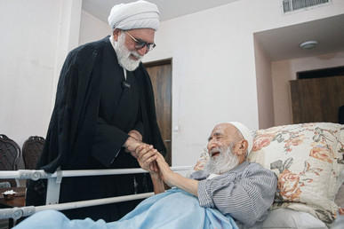 عیادت تولیت آستان قدس رضوی از حجت‌الاسلام راشد یزدی به نمایندگی از رهبر انقلاب
