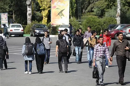 در کشورهای پیشرفته همه دانشگاه نمی&zwnj;روند!