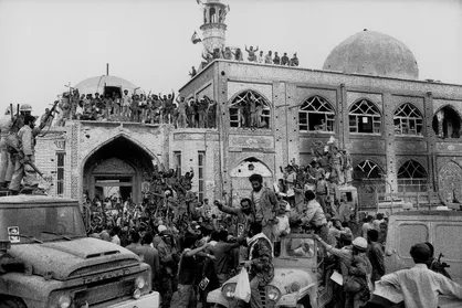 برای ثبت عکس &laquo;فتح خرمشهر&raquo; ۱۸ کیلومتر پیاده دویدم/ این اثر فاخر را به حراج تهران می&zwnj;برم