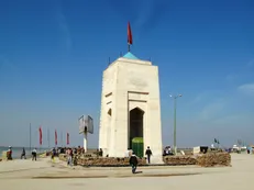 بازدید گسترده عموم مردم از یادمان‌ عملیات غرور آفرین والفجر هشت 