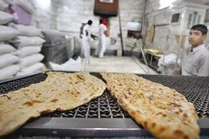 طرح پخت نان صلواتی از سوی دانشجویان بسیجی شهرستان ابرکوه اجرا شد
