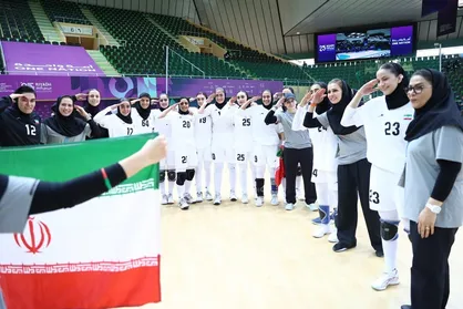 برنز تاریخی برگردن دختران هندبال ایران