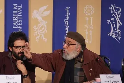 داریوش ارجمند در نشست خبری فیلم روز بلوا: یک مرگ بر آمریکا باید بگویم به خاطر شهادت حاج قاسم سلیمانی