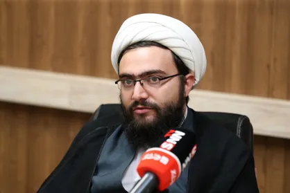 ارتباط حوزه و دانشگاه مثل دو مرجع فکری و علمی مطالبه رهبر انقلاب است/ دانشجو و طلبه بستر رشد مستقل نیاز دارد