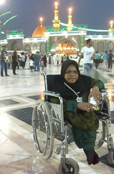 دانشگاهیان علی‌آباد یکی از آرزوهای دختر معلول را برآورده کردند/ خرید ویلچر و سفر به عتبات عالیات