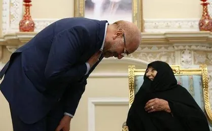 مادر شهید خرازی، نخستین مهمان قالیباف
