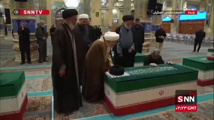 وداع  آیت&zwnj;الله جوادی آملی  با رهبر شهید انقلاب قبل از اقامه نماز بر آقای شهید ایران
