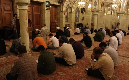 قرائت دعای کمیل در حرم حضرت رقیه (س) توسط ایرانیان + تصاویر