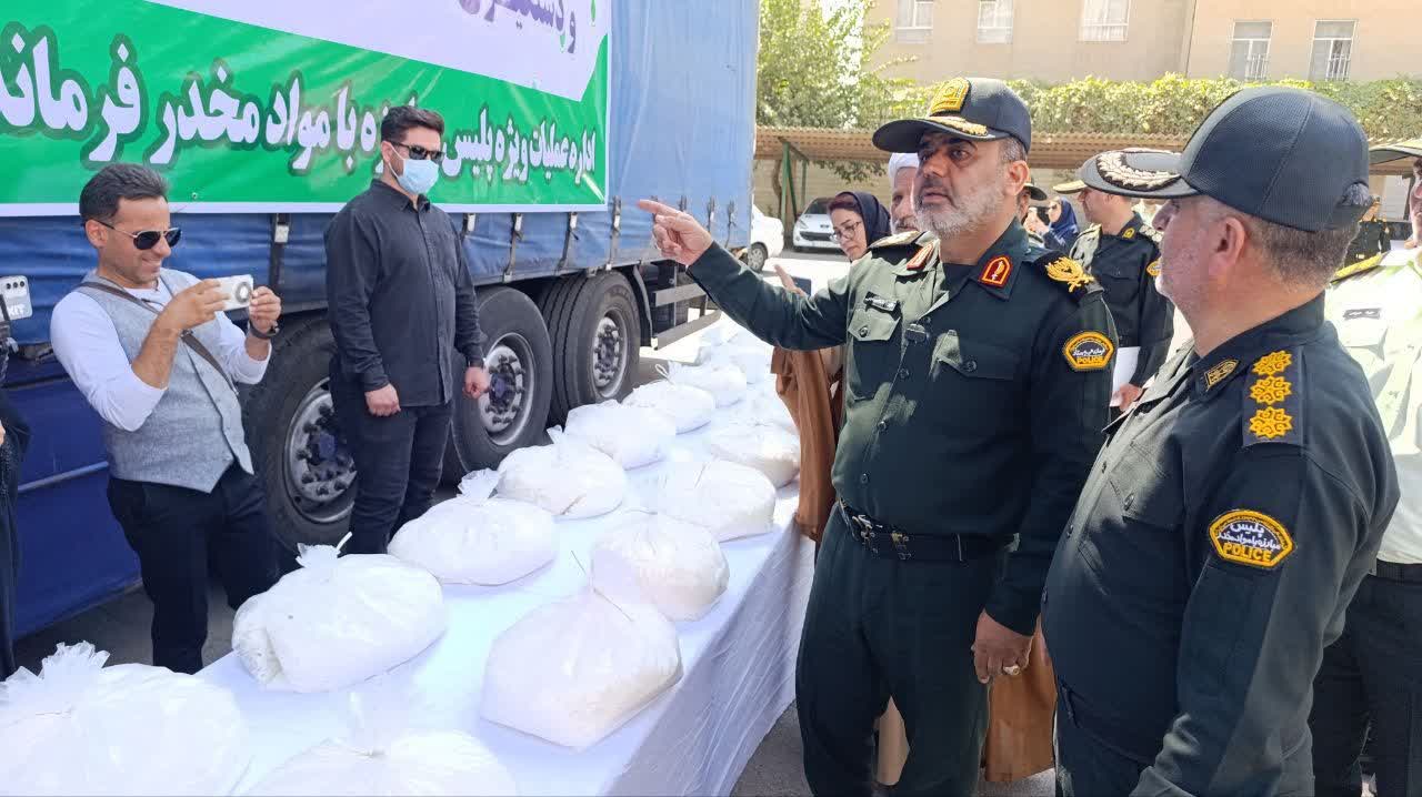 کشف ۳۹۰ کیلوگرم شیشه از یک باند قاچاق در البرز