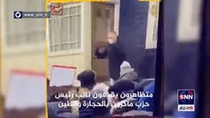 پرتاب گِل به سمت معاون مکرون در فرانسه
