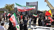 تصاویری از لحظات اولیه تشکیل زنجیره بزرگ انسانی «دانشگاه ایران» + فیلم