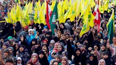 مردم لبنان در واکنش به توافق دولت دست‌نشاندهٔ آمریکا با رژیم صهیونیستی، این اقدام را خیانتی به ملت دانسته و به خیابان‌ها آمدند + فیلم