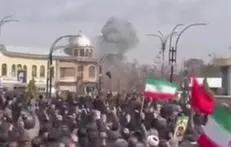 فریاد «الله اکبر» مردم همدان در برابر موشک‌های دشمن / حمله جنایتکاران صهیونیست همزمان با تشییع شهدا
