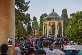 تحویل سال 1401 شمسی در حافظیه شیراز