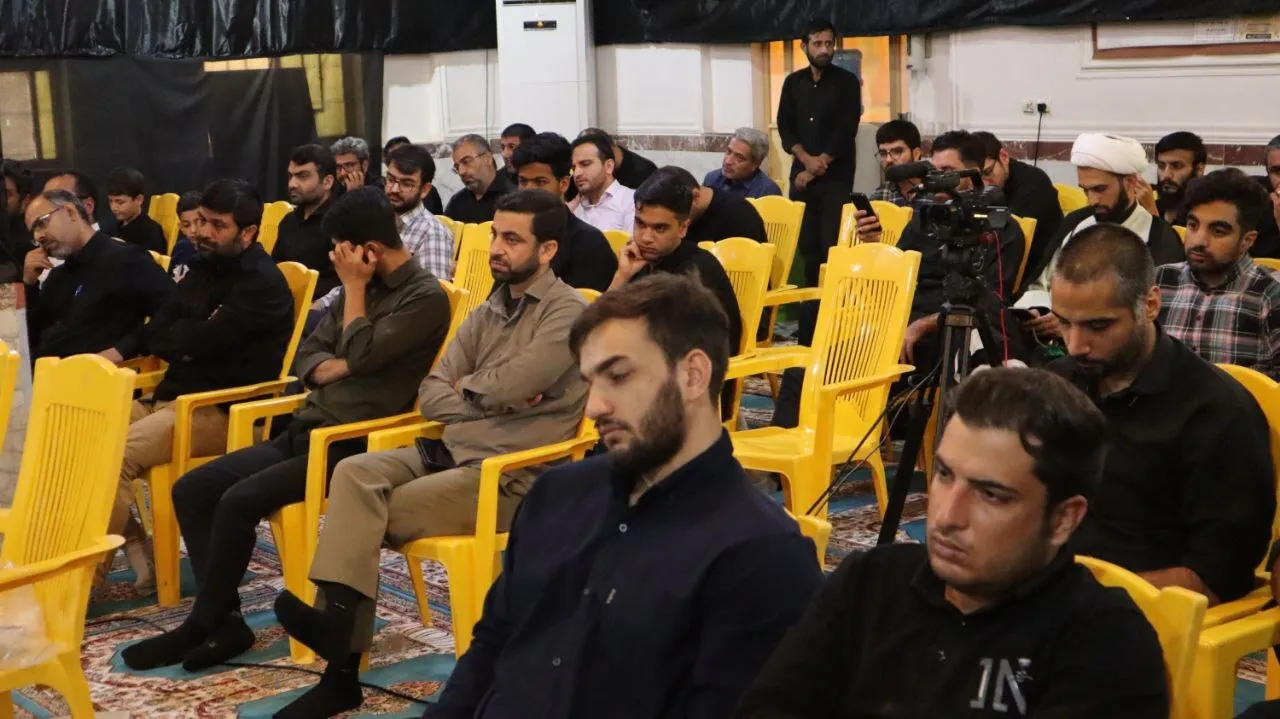 هشتمین نشست سالانه فعالین جبهه فرهنگی انقلاب اسلامی استان بوشهر به مناسبت سالروز صدور پیام امام خمینی درباره پذیرش قطعنامه ۵۹۸ در روستای بحیری شهرستان دشتی (مزار شهید نادر مهدوی) برگزار شد.