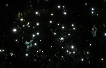 فیلم/ قطعی برق ورزشگاه فولاد شهر در دیدار آسیایی!