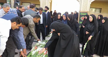گلباران مزار شهید گمنام دانشگاه سمنان به مناسبت هفته دفاع مقدس