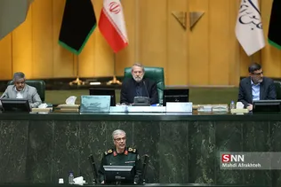 حضور سرلشگر باقری در صحن علنی مجلس شورای اسلامی