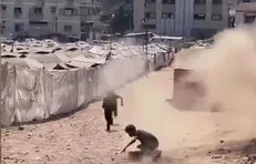 ویدیویی پربازدید از حملات وحشیانه اسرائیل به غزه و کودکانی که در معرض این انفجار‌های مرگبار هستند