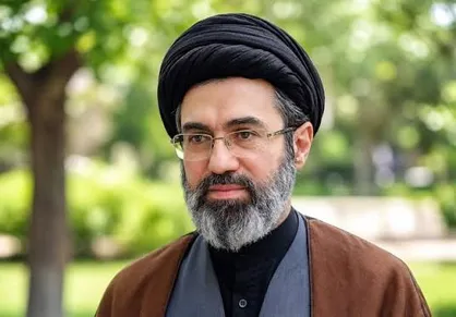 تصاویری از عیادت رهبر انقلاب از جانبازان پیجری حزب&zwnj;الله لبنان