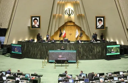 نمایندگان مجلس به دور از حزب&zwnj;گرایی و با توجه به عملکرد افراد به ایشان رای اعتماد دهند