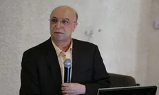 وزیر علوم روز کارمند را تبریک گفت