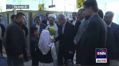 استقبال دو فرزند شهید از رئیس&zwnj;جمهور در فرودگاه زاهدان
