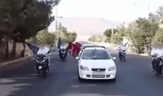 بازداشت اشخاص اجاره‌ای رژه خودرویی منسوب به منافقین در کرج/ متهمان: برای جشن تولد و رژه پول دریافت و اجرا کردیم