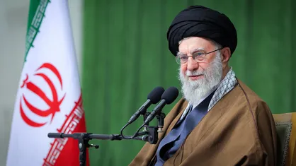شعر فارسى پر از حکمت است؛ اینها توانسته یک هویّتى براى ملّت ما تعریف کند
