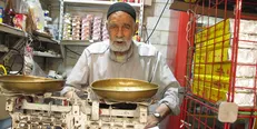 کاسبی که امام جماعت شد/ روایت‌هایی از زندگی مرد ۹۰ ساله‌ای که می‌گویند عارف است و امین