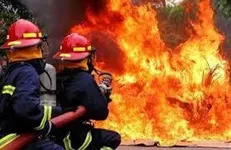 مهار آتش سوزی در شهرک صنعتی شماره ۲ اردبیل