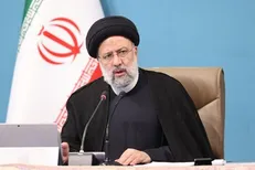 رئیسی: تمام دلسوزان ایران قدردان شهید همدانی و مدافعان حرم هستند / دلایل کارهای بر زمین مانده دولت برای مردم تبیین شود