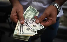 سقوط دلار در صرافی‌های بانکی