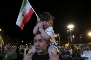 از ایستادگی در میدان یاسوجی ها تا صلح نمی‌کنیم با خصم پلید، مثلی لایبایع مثل یزید در چهارراه نبرد تهران+فیلم