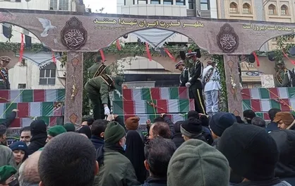 تهران امروز فاطمی شد/ سنگ&zwnj;تمام پایتخت نشینان در تشییع &zwnj;۲۰۰ شهید گمنام +عکس