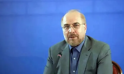 حضور قالیباف در منزل شهدای حادثه مراسم تشییع شهید سلیمانی