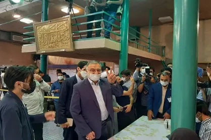 زاکانی رأی خود را به صندوق انداخت