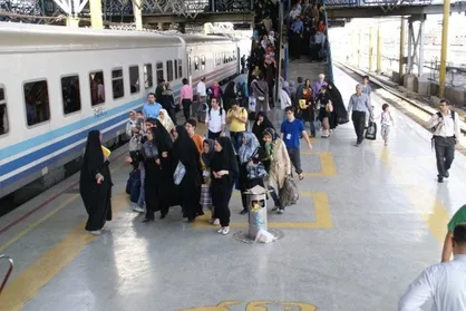 برخورد با گران&zwnj;فروشی غرفه&zwnj;ها در ایستگاه راه آهن تهران