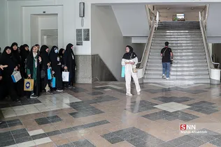 یقع