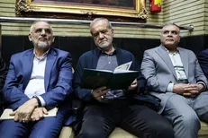 همراهی پاک نژاد وزیر نفت سابق همراه با پزشکیان در مراسم ختم بدرالسادات عراقچی + عکس