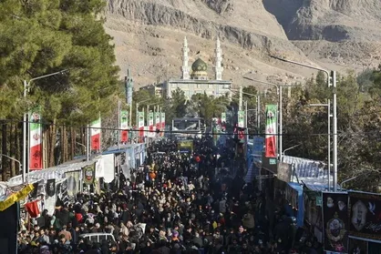 تجمع دانشجویان دانشگاه بجنورد در محکومیت حمله تروریستی کرمان+ فیلم