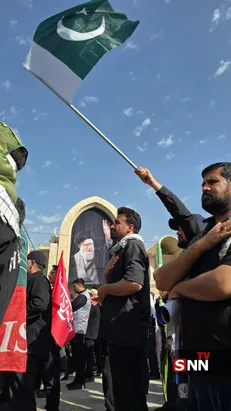 حضور پاکستانی‌ها در مراسم وداع با پیکر مطهر قائد شهید امت اسلامی در مصلی تهران
