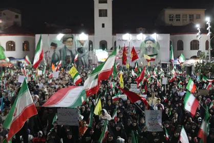 طنین نوای یا علی در میدان شهدای ذهاب رشت/ قرار هشتاد و نهم رشتوندان با نام امام علی متبرک شد+فیلم